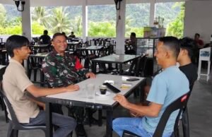 Komunikasi Akrab, Babinsa Iboih Ajak Pemuda Ikut Peluang Menjadi Prajurit TNI