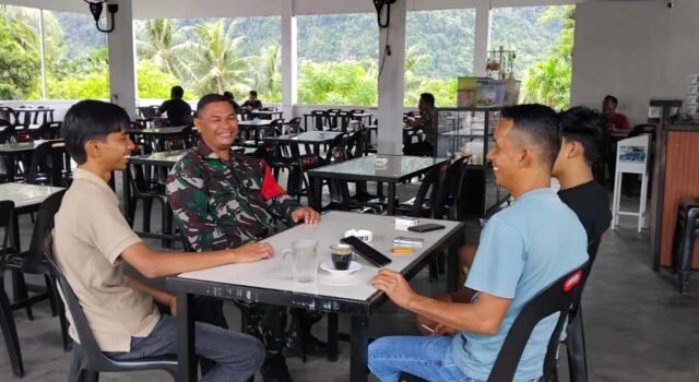 Komunikasi Akrab, Babinsa Iboih Ajak Pemuda Ikut Peluang Menjadi Prajurit TNI
