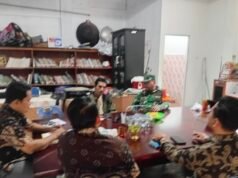 Babinsa Batee Shoek Perkuat Sinergi Bersama Pengurus KDKMP, Dorong Kemajuan Koperasi Gampong