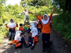 Isi Waktu Luang dengan Olahraga, Babinsa Keuneukai Dampingi Anak-anak SD 26 Tumbuh Sehat & Cerdas