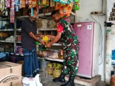 Babinsa Jaboi Cek Ketersediaan Sembako, Pastikan Kebutuhan Warga Terpenuhi & Harga Terjangkau