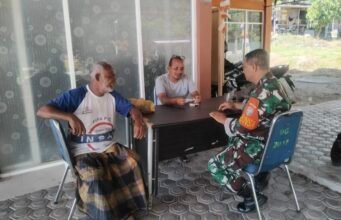 Babinsa Gampong Iboih Rutin Laksanakan Komsos, Pererat Silaturahmi dan Kedekatan dengan Warga