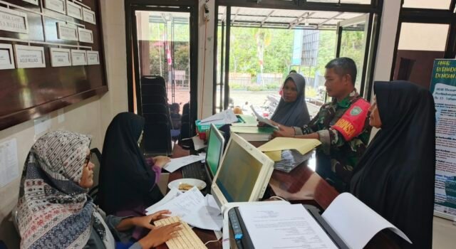 Babinsa Paya Seunara Dampingi Warga Urus Surat Usaha, Dorong Tertib Administrasi dan Kemandirian Ekonomi