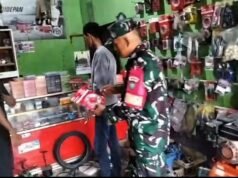 Babinsa Krueng Raya Pengecekan Bengkel Motor, Jalin Komunikasi dan Pantau Usaha Warga