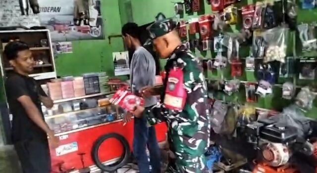 Babinsa Krueng Raya Pengecekan Bengkel Motor, Jalin Komunikasi dan Pantau Usaha Warga