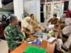 Babinsa Kuta Timu Dampingi Keuchik Terima Kunjungan Kecamatan, Perkuat Sinergi Program Pemerintahan