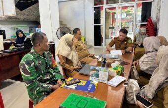 Babinsa Kuta Timu Dampingi Keuchik Terima Kunjungan Kecamatan, Perkuat Sinergi Program Pemerintahan
