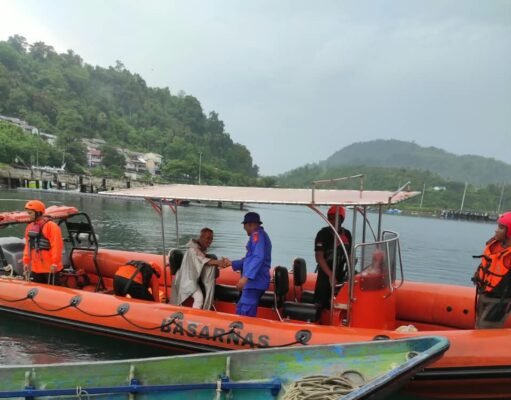Satpolairud Polres Sabang Bersama Basarnas Cari Tiga Nelayan Hilang di Perairan Pulau Rondo