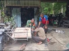 Babinsa Cot Abeuk Bantu Perbaiki Becak Motor, Hadir Dukung Usaha Warga