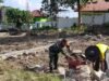 Babinsa Iboih Turun Langsung Bantu Warga Bangun Rumah, Pererat Kemanunggalan TNI dengan Rakyat