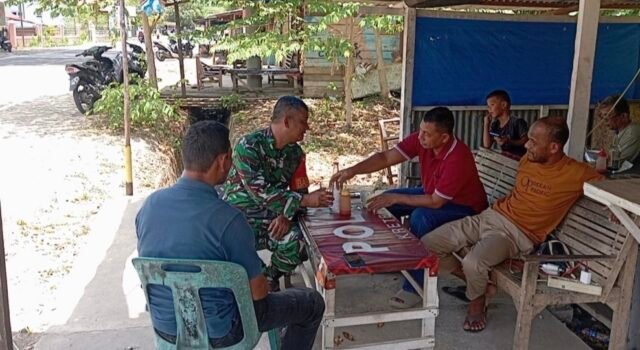 Pererat Kedekatan dengan Warga, Babinsa Cot Abeuk Aktif Jalin Komunikasi Sosial