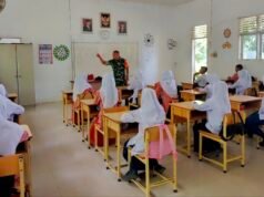 Babinsa Keuneukai Tanamkan Disiplin dan Semangat Belajar kepada Siswa SDN 26 Sabang