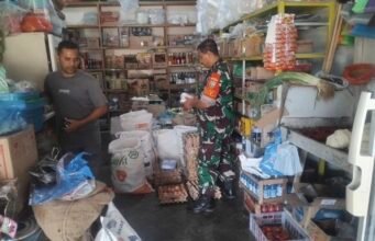 Babinsa Iboih Pantau Harga Sembako, Pastikan Stok Kebutuhan Warga Tetap Tersedia