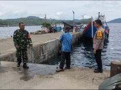Sambangi Nelayan di Dermaga Pasiran, Babinsa Kuta Timu Perkuat Kedekatan dengan Warga