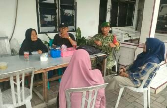 Babinsa Kuta Ateuh Laksanakan Komsos, Sosialisasikan Ketertiban Memelihara Hewan Ternak