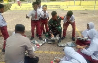 Babinsa Koramil 01/Sukajaya Sambangi Sekolah, Pastikan Program Gizi Berjalan Optimal