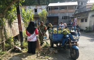 Babinsa Kuta Timu Bersama Warga Gelar Kerja Bakti, Jaga Kebersihan Lingkungan Perikanan