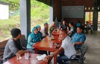 Babinsa dan Babinkamtibmas BateeShoek Gelar Komsos Rutin, Jaga Kekompakan dan Antisipasi Potensi Wilayah