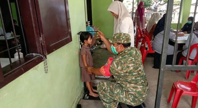 Babinsa Balohan Pantau Langsung Kegiatan Posyandu Cempala, Dukung Pelayanan Kesehatan Masyarakat