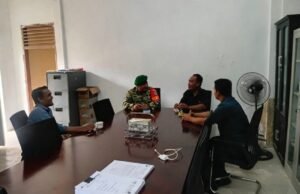 Babinsa Batee Shoek Koordinasi Bersama Perangkat Gampong, Bahas Keamanan serta Antisipasi Potensi Kerawanan di Wilayah Binaan