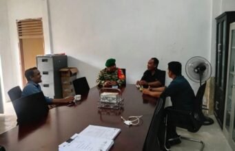 Babinsa Batee Shoek Koordinasi Bersama Perangkat Gampong, Bahas Keamanan serta Antisipasi Potensi Kerawanan di Wilayah Binaan