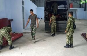 Babinsa Kodim 0112/Sabang Bantu Penurunan Folding Gate, Dukung Kesiapan Sarana KDKMP