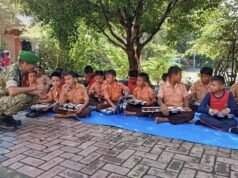 Babinsa Aneuk Laot Tinjau Penyaluran Makanan Bergizi bagi Siswa SD Negeri 11 Sabang