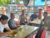 Jaga Kedekatan dengan Warga, Babinsa Kuta Timu Perkuat Komunikasi dan Kebersamaan