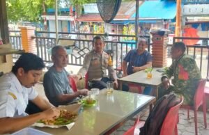 Jaga Kedekatan dengan Warga, Babinsa Kuta Timu Perkuat Komunikasi dan Kebersamaan