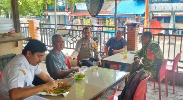 Jaga Kedekatan dengan Warga, Babinsa Kuta Timu Perkuat Komunikasi dan Kebersamaan