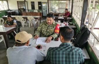 Ngobrol Santai di Jurong Pante Jaya, Babinsa Jaring Informasi Jaga Kekondusifan Gampong Ie Meulee