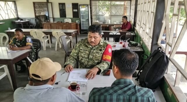 Ngobrol Santai di Jurong Pante Jaya, Babinsa Jaring Informasi Jaga Kekondusifan Gampong Ie Meulee