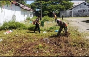 Gotong‑royong Bersihkan Lingkungan, Babinsa Kuta Timu Pererat Kehadiran di Tengah Warga