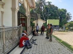 Sosialisasi Rekrutmen TNI AD di Meunasah Ar‑raniry, Babinsa Aneuk Laot Berikan Informasi kepada Warga