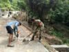 Setiap Hari Ada Kemajuan, Babinsa Dampingi Pembangunan Jembatan di Jurong Lamkuta