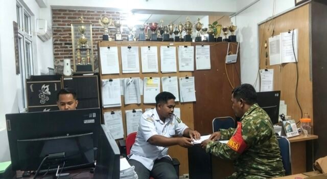 Serap Data Wilayah Gampong, Babinsa Kuta Timu Saling Berbagi Informasi dengan Perangkat Desa