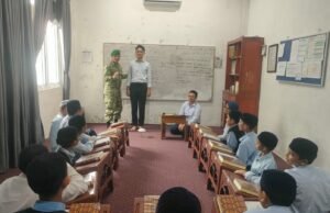 Berbagi Informasi Rekrutmen TNI AD, Babinsa Kuta Ateuh Sosialisasikan kepada Para Santri Pondok Pesantren Sulaimaniyah