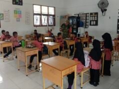 Jaga Asupan Gizi Siswa, Babinsa Pastikan Penyaluran Program MBG Berjalan Lancar di SDN 20 Sabang