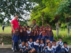 Dekat dengan Pelajar, Babinsa Jaboi Tanamkan Nilai Etika dan Disiplin Sejak Dini